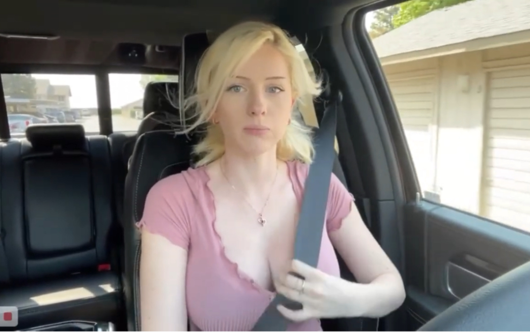 Twitchbabe @msfiiire1  driving and cruising the streets,