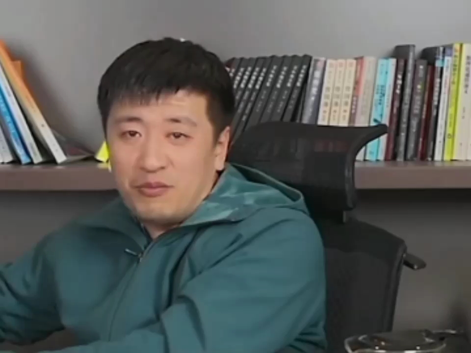 张雪峰，现在计算机大势已去，大家尽量朝人工智能发展吧。