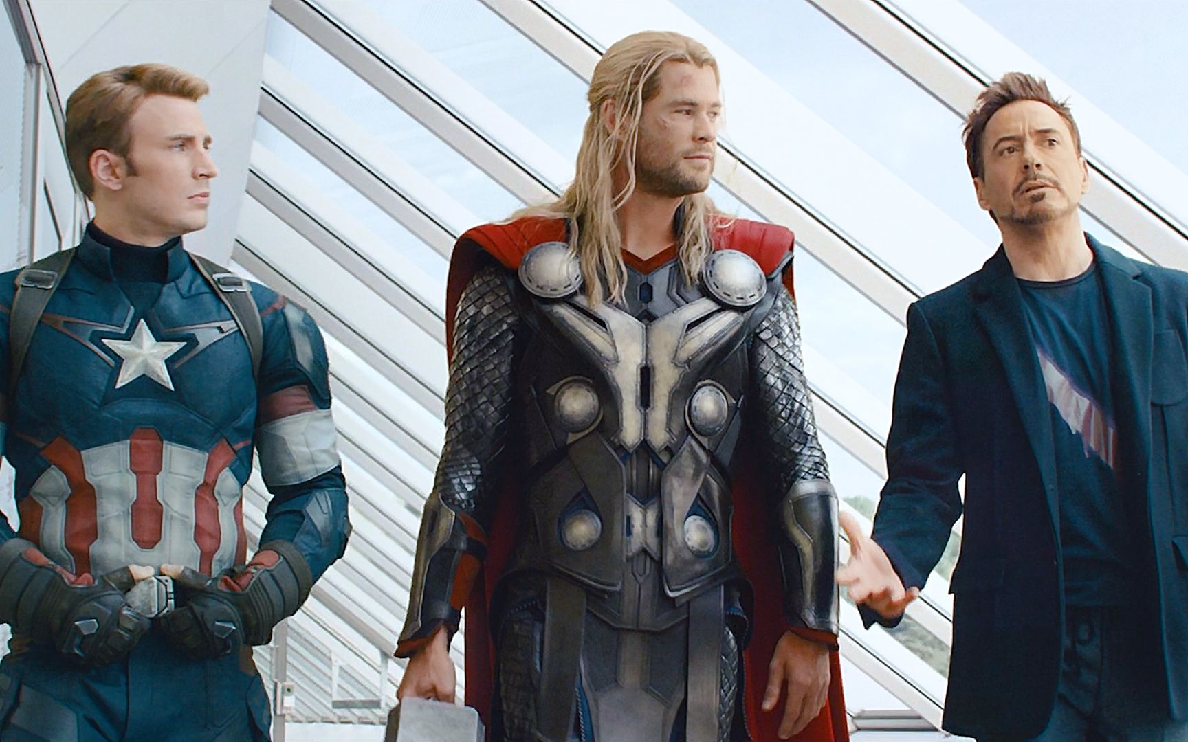 美队：幻视是人工智能，他举起锤子就和放在电梯里一样；托尼：所以他不算