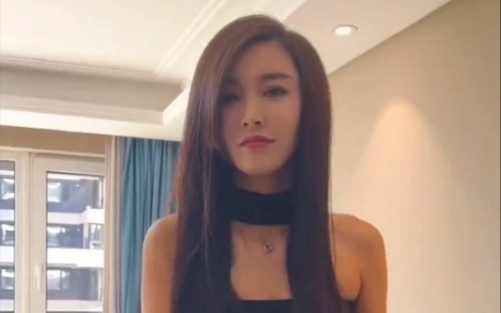 我姐在家居然弄出了一个人工智能中。