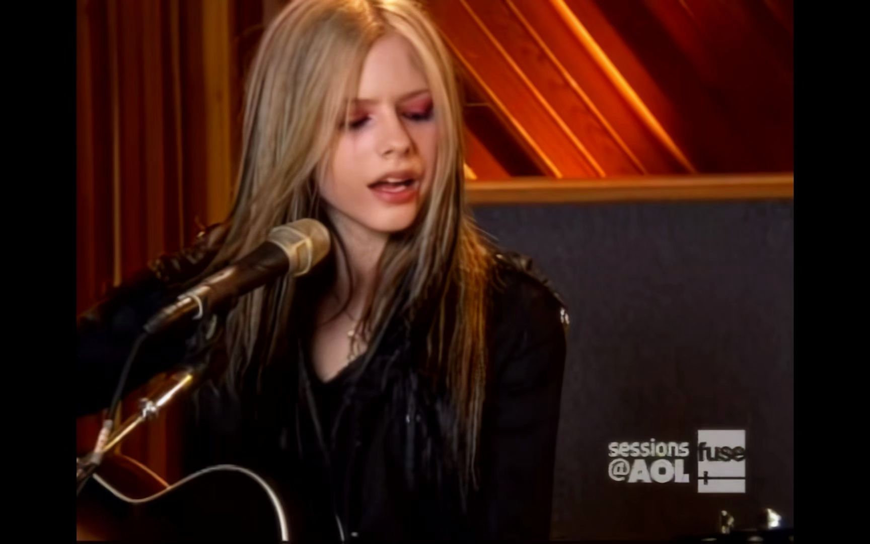 【不插电现场】艾薇儿2004年AOL不插电现场修复