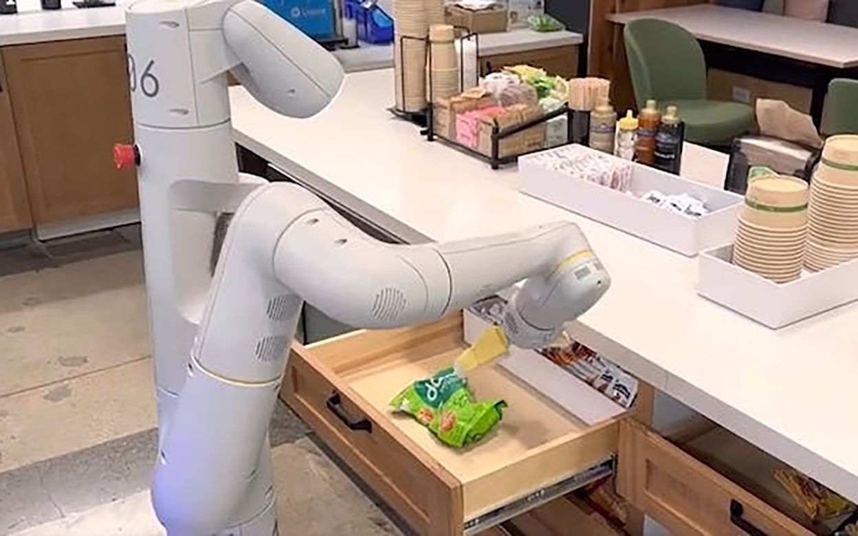 全球最大视觉语言模型，参数高达5620亿，几乎拥有所有语言能力